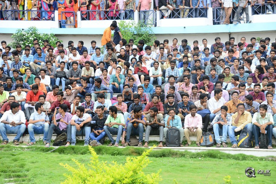 Mahnubhavudu-Movie-2nd-Song-Launch-At-Vignan-College